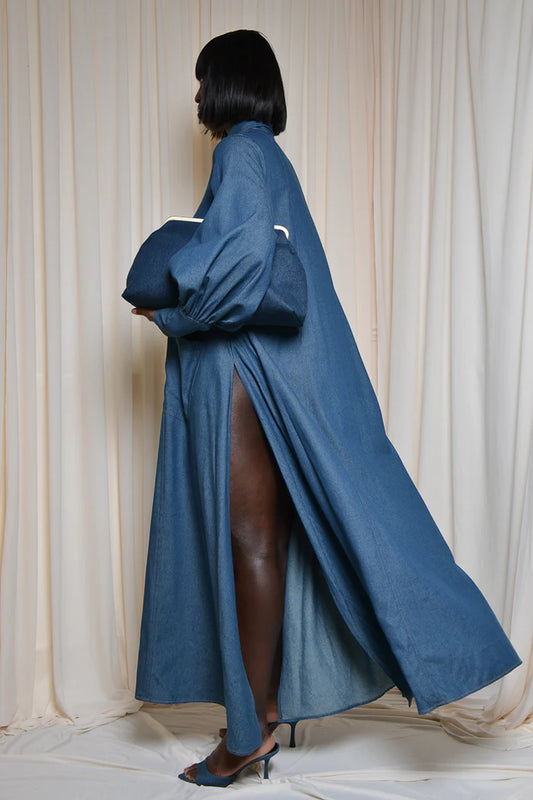 OVERSIZE COIN PURSE IN VINTAGE DENIM