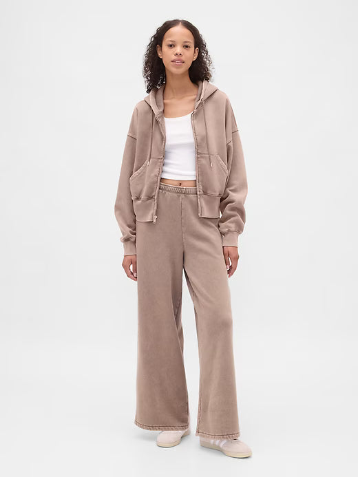 Casual sports outfit: Full-zip Wedge Hoodie and Baggy Sweatpants