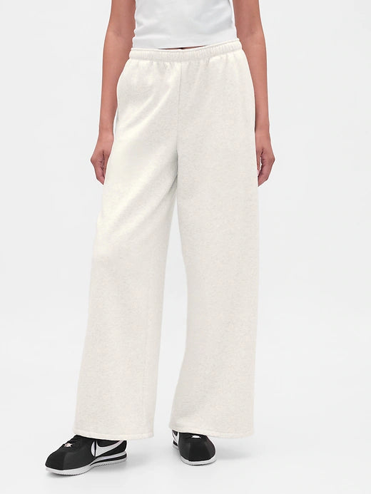 Casual sports outfit: Full-zip Wedge Hoodie and Baggy Sweatpants