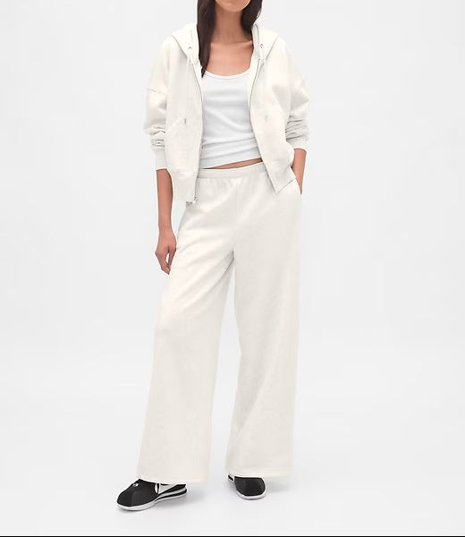 Casual sports outfit: Full-zip Wedge Hoodie and Baggy Sweatpants