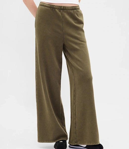 Casual sports outfit: Full-zip Wedge Hoodie and Baggy Sweatpants