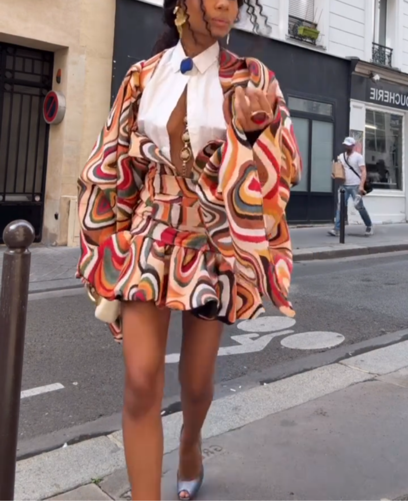 Retro Swirl Print Ruffled Mini Dress with Oversized Silhouette